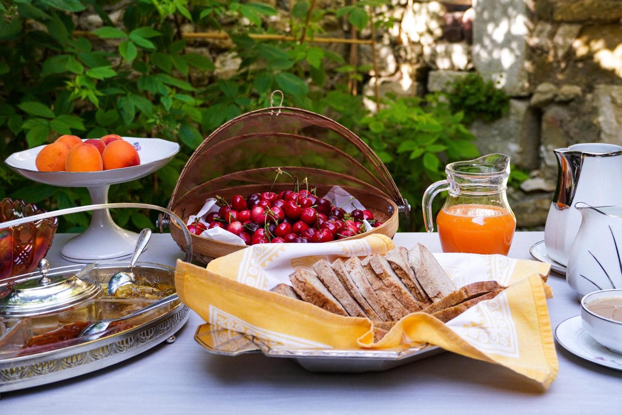 Bed and Breakfast La Buissonnière Oppède Esterno foto